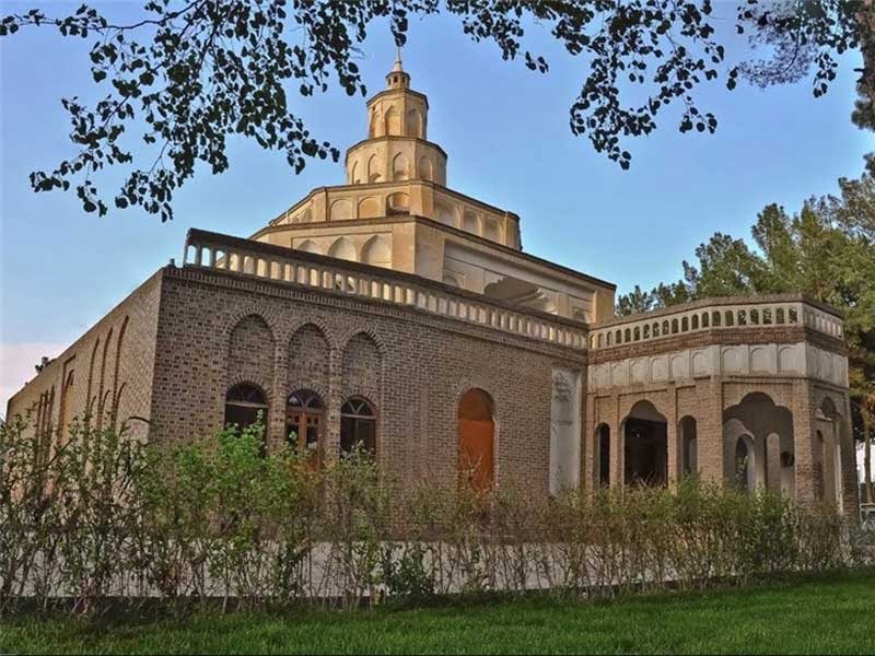 اراك (حمام الفصول الأربعة و قلعة الحاج وكيل و حديقة الحيوانات و الغابات و شلال المزرعة)