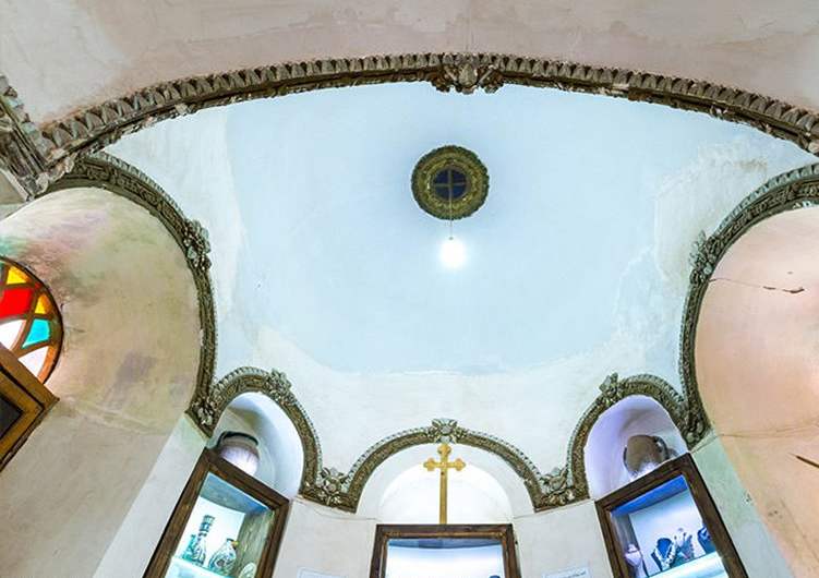 مدينة قزوين
قصر چهل ستون
كنيسة كانتور
إمام زاده