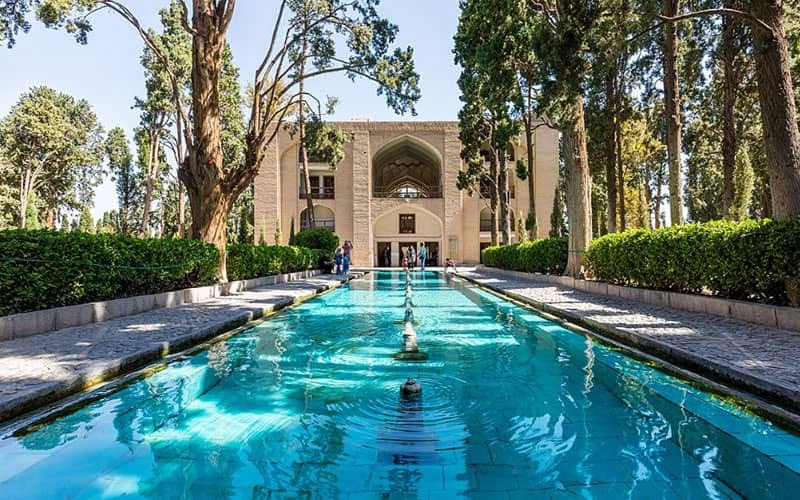 كاشان ( منزل العباسي و حديقة فين و منزل احسان التاريخي و متحف اللعب والسرادقات)