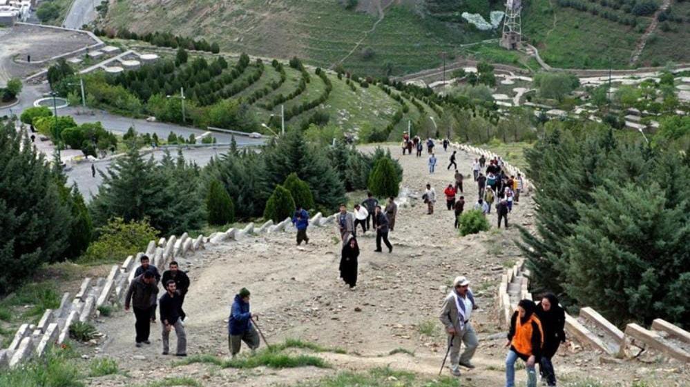 سنندج (قصر سالار سعید و قصر خسرو آباد و قصر عاصف وزیري و سوق سنندج و مجمع ابیدر بازک الترفیهي)