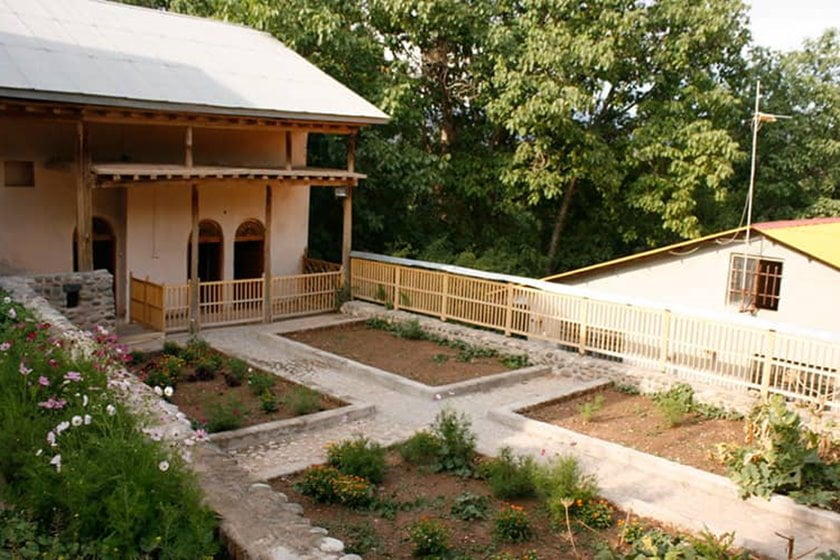 طالقان (منزل آیة الله طالقاني و شلال كركبود و گردنه هزار چم و إمام زاده غازي مير سعيد و سد وبحيرة طالقان)