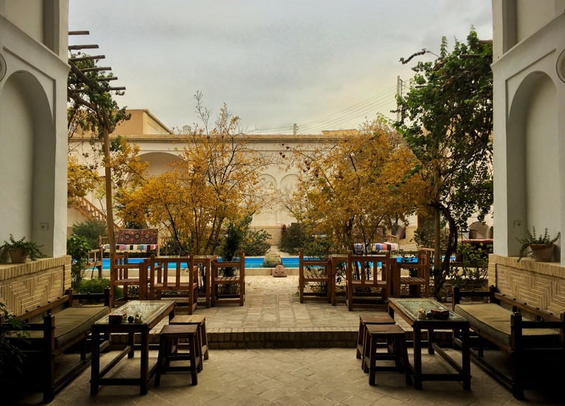 كاشان ( منزل العباسي و حديقة فين و منزل احسان التاريخي و متحف اللعب والسرادقات)