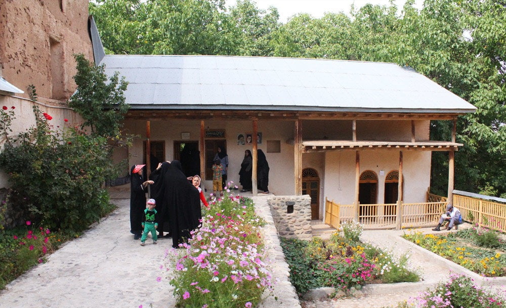 طالقان (منزل آیة الله طالقاني و شلال كركبود و گردنه هزار چم و إمام زاده غازي مير سعيد و سد وبحيرة طالقان)