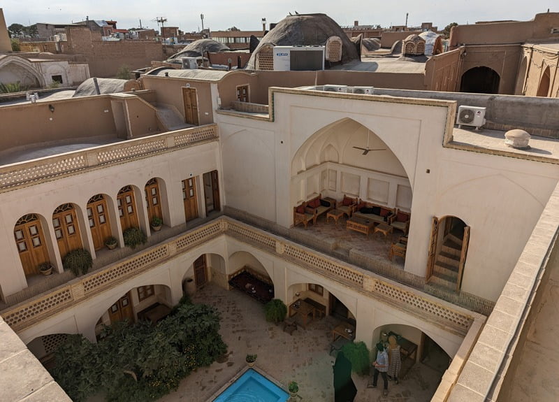 كاشان ( منزل العباسي و حديقة فين و منزل احسان التاريخي و متحف اللعب والسرادقات)