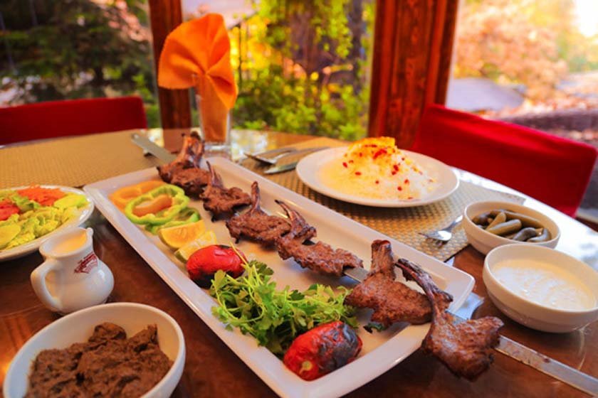 طرقبه (مطعم تشریفات و ترفیهات طرقبه و نهر طرقبه و حدیقة غابة وکیل آباد و منتزه کمر مقبوله)