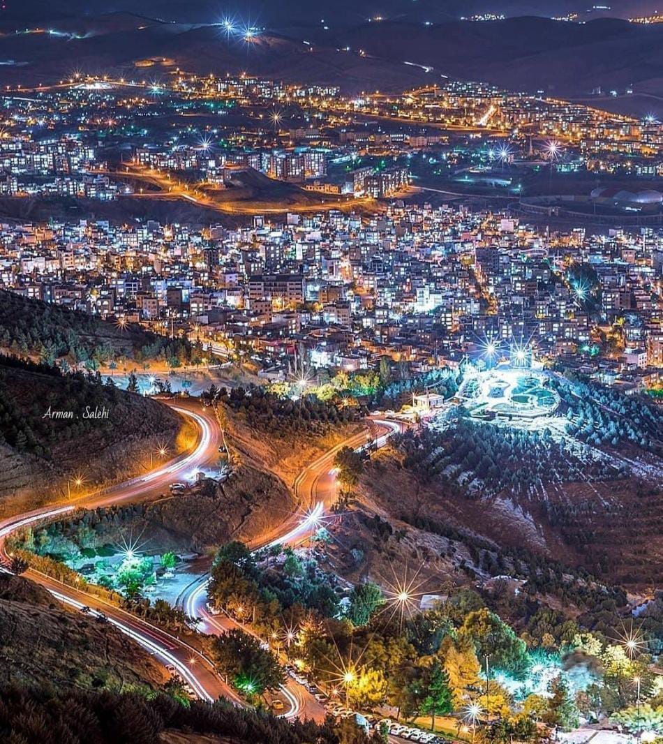 سنندج (قصر سالار سعید و قصر خسرو آباد و قصر عاصف وزیري و سوق سنندج و مجمع ابیدر بازک الترفیهي)