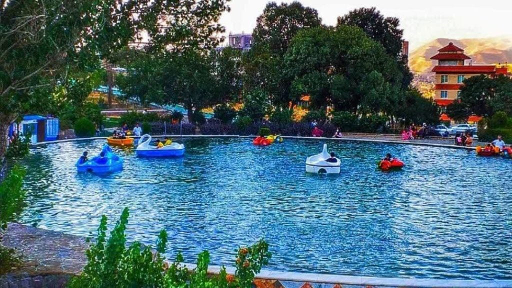 قصر آصف وزیري و حديقة التوليب سنندج و سينما في الهواء الطلق و قصر سالار سعيد