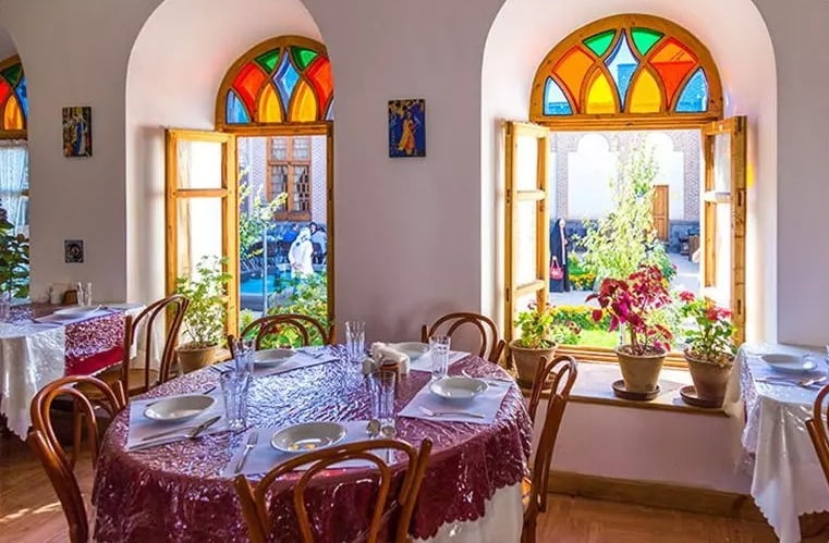 بحيرة سهى و شلالات لوتون و منزل صادقي و سوق أردبيل الکبیر و جسر يعقوب