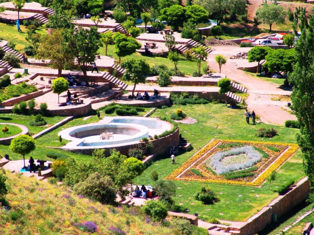 قصر آصف وزیري و حديقة التوليب سنندج و سينما في الهواء الطلق و قصر سالار سعيد