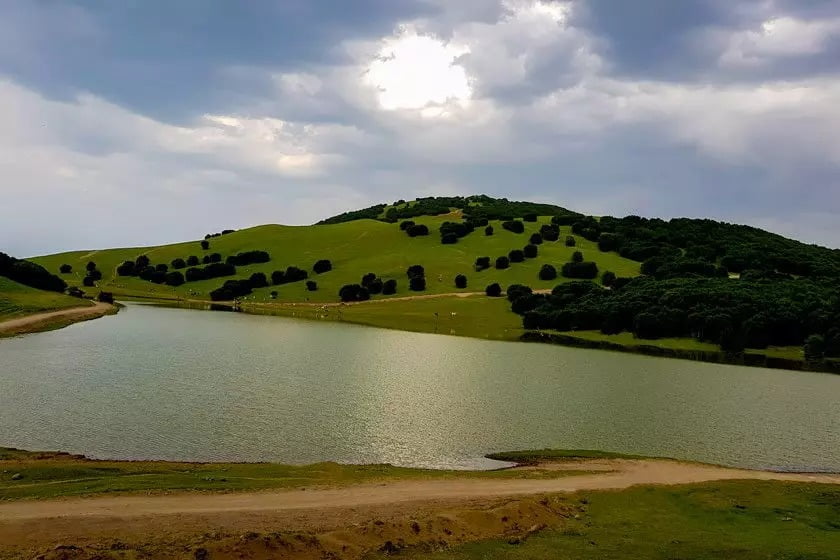 بحيرة سهى و شلالات لوتون و منزل صادقي و سوق أردبيل الکبیر و جسر يعقوب