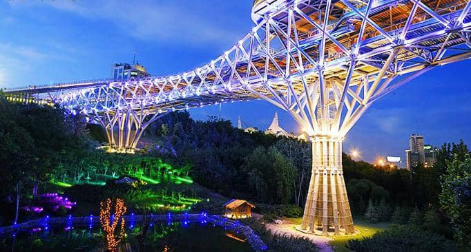 طهران(حديقة المياه والنار،
حديقة المياه والنار،جسر الطبيعة،گلابدره،حديقة متحف نگارستان،مسرح المدينة)