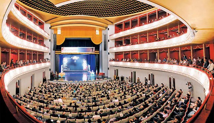 طهران (حديقة المياه والنار ، جسر الطبيعة ، گلابدره ، حديقة متحف نگارستان ، مسرح المدينة)