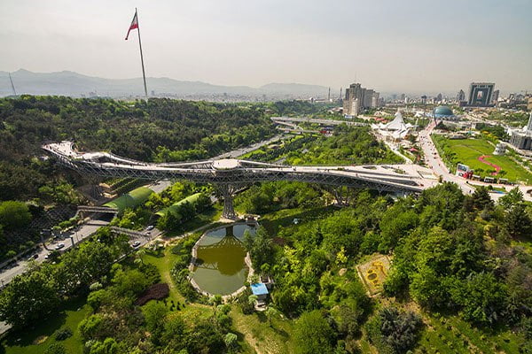 طهران (حديقة المياه والنار ، جسر الطبيعة ، گلابدره ، حديقة متحف نگارستان ، مسرح المدينة)